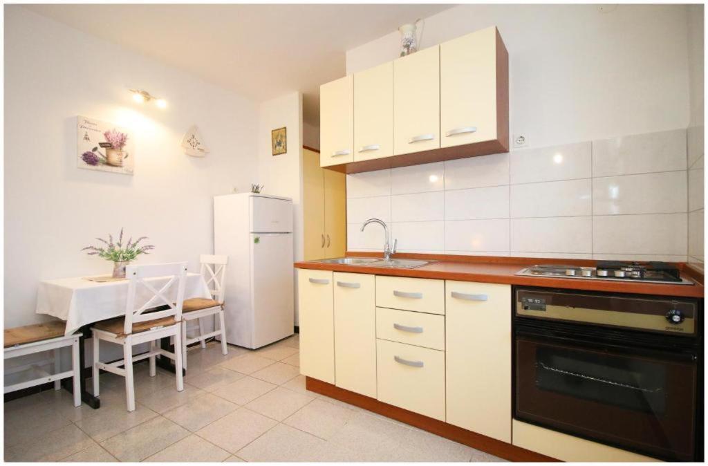 Apartment Karmela Примоштен Экстерьер фото